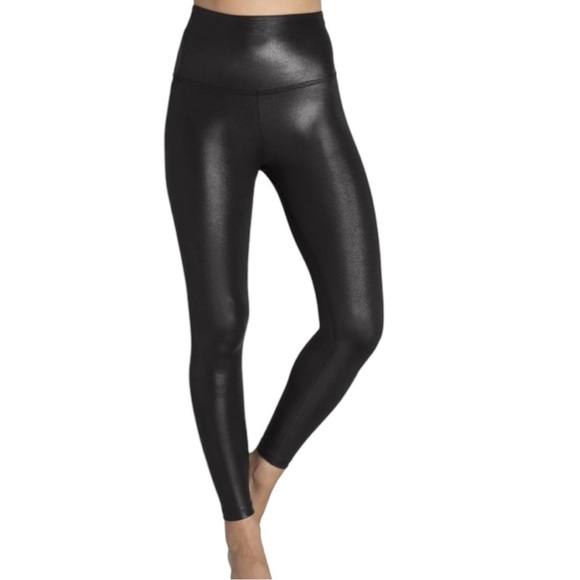 EUC - Beyond Yoga - Ride It High-Waisted Midi Leggings- size Small - Picture 2 of 8